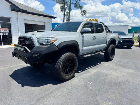 Used 2018 Toyota Tacoma TRD Sport RWD image 1
