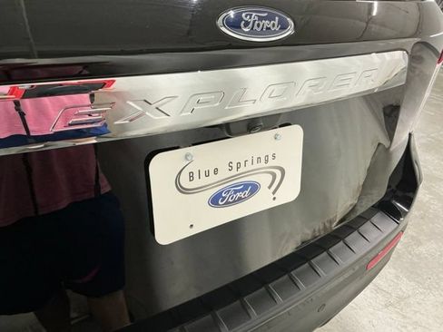 Used 2023 Ford Explorer XLT RWD image 6