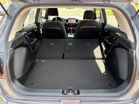 Used 2025 Hyundai Venue SEL FWD image 6