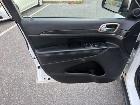 Used 2015 Jeep Grand Cherokee Limited image 16