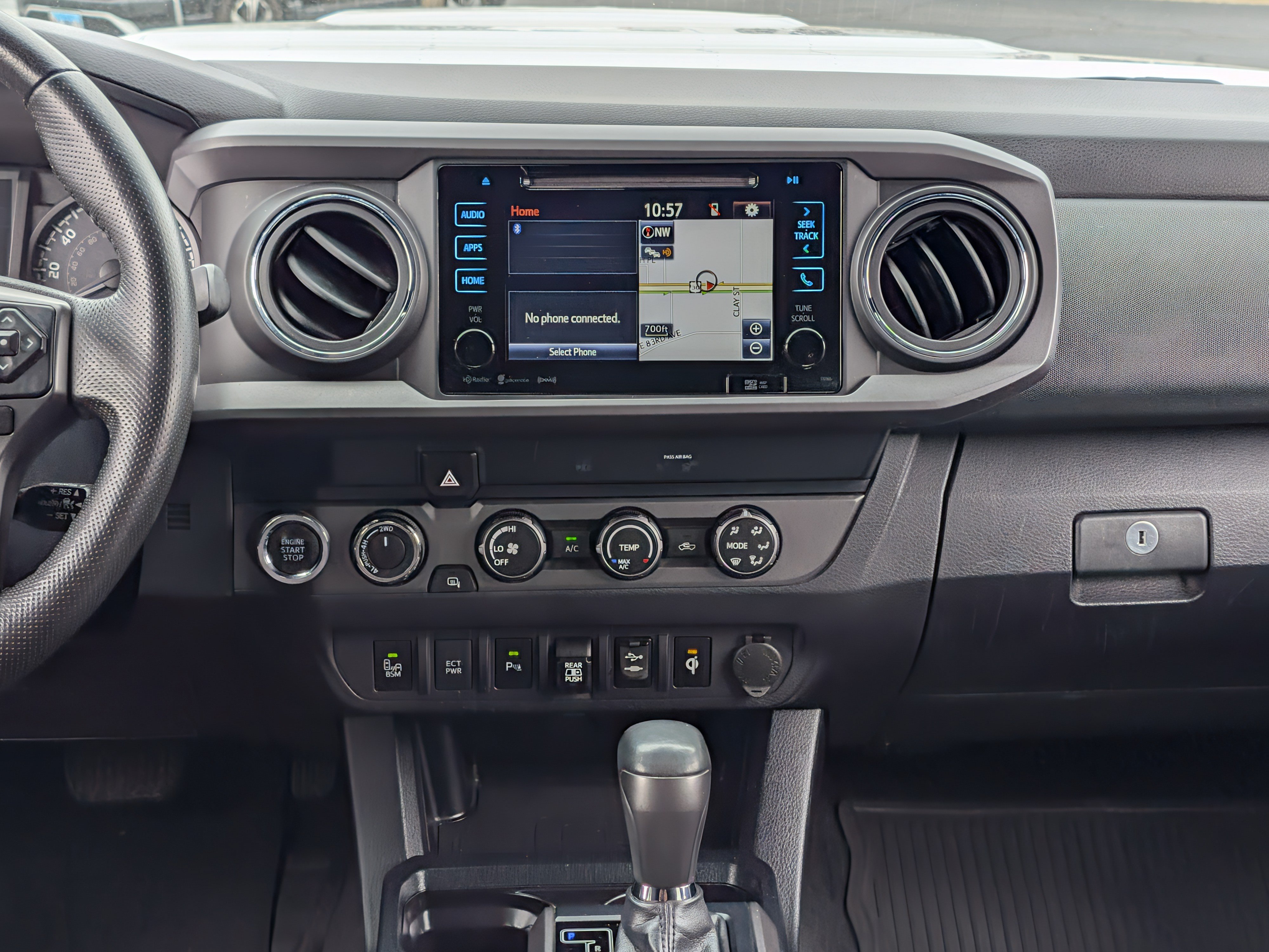 Used 2019 Toyota Tacoma TRD Sport w/ Technology Package AWD/4WD image 30