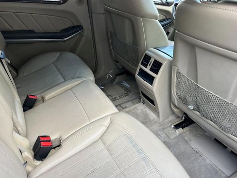 Used 2014 Mercedes-Benz GL 450 4MATIC image 32