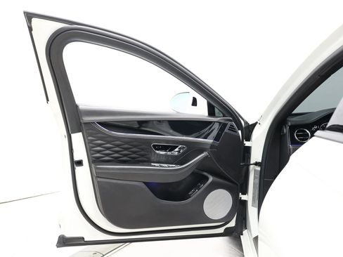 Used 2020 Bentley Flying Spur W12 image 12