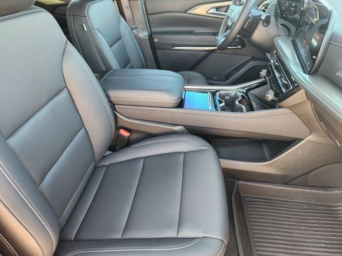 Used 2024 Chevrolet Traverse LT image 15