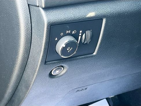 Used 2018 Jeep Grand Cherokee Altitude RWD image 10