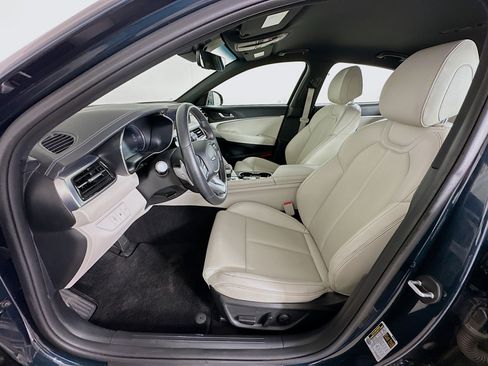 Used 2025 Genesis G70 2.5T image 13