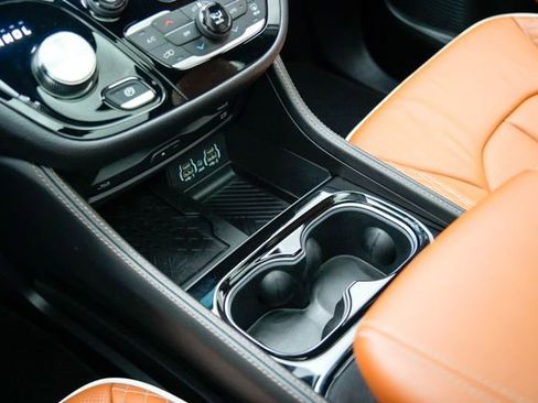 Used 2025 Chrysler Pacifica Pinnacle image 25