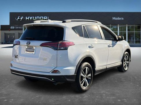 Used 2018 Toyota RAV4 XLE image 4