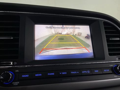 Used 2017 Hyundai Elantra SE image 15