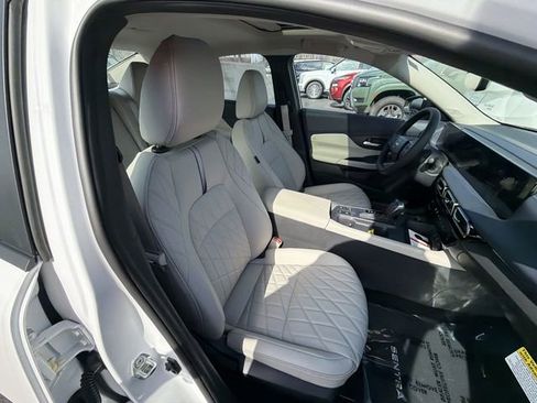 New 2026 Nissan Sentra SL w/ Floor Mat Package FWD image 24