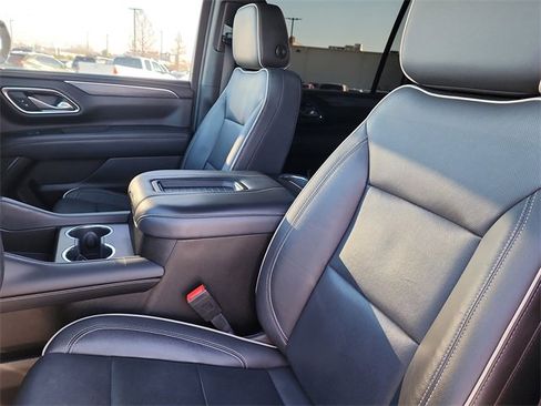 Used 2021 GMC Yukon XL SLT w/ SLT Premium Package image 13