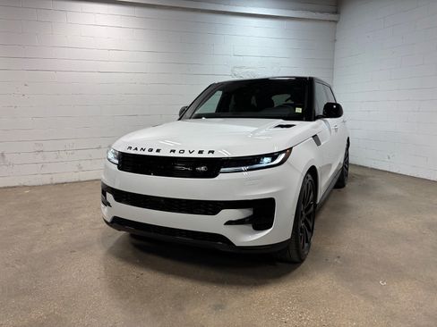 New 2026 Land Rover Range Rover Sport SE AWD/4WD image 2