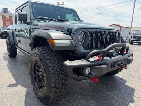 Used 2024 Jeep Gladiator Rubicon w/ Technology Group AWD/4WD image 9