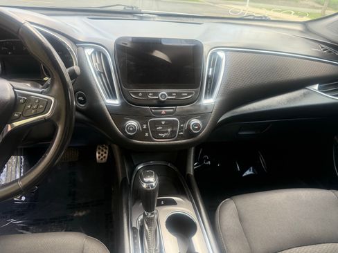 Used 2017 Chevrolet Malibu LT FWD image 12