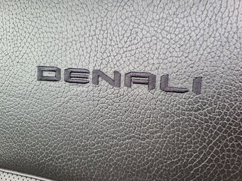 Used 2023 GMC Yukon XL Denali image 19