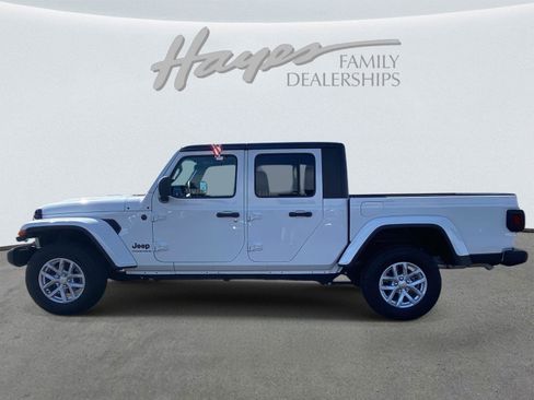 Certified 2023 Jeep Gladiator Sport AWD/4WD image 7