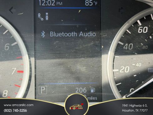 Used 2019 Nissan Sentra SV w/ Special Edition Package FWD image 4