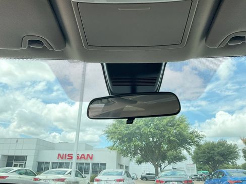 Used 2025 Nissan Altima 2.5 SV FWD image 16
