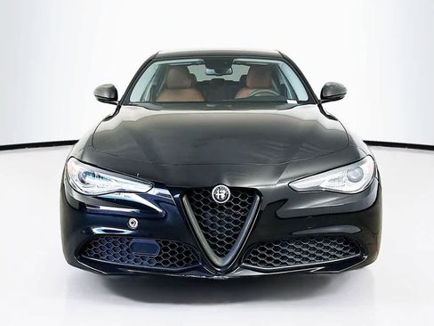 Used 2018 Alfa Romeo Giulia image 6