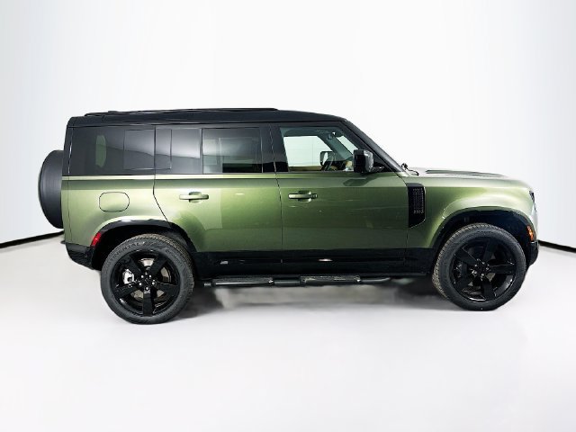 Used 2026 Land Rover Defender 110 X-Dynamic SE AWD/4WD image 4