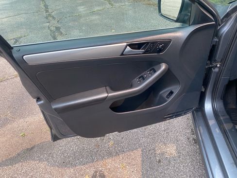 Used 2018 Volkswagen Jetta SE FWD image 11