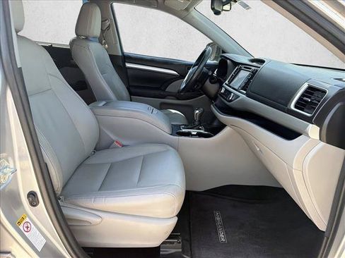 Used 2015 Toyota Highlander XLE FWD image 22