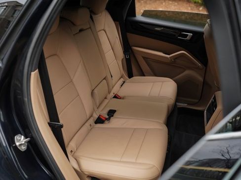 Used 2022 Porsche Cayenne image 23