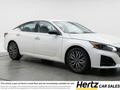 Used 2025 Nissan Altima 2.5 SV FWD image 1