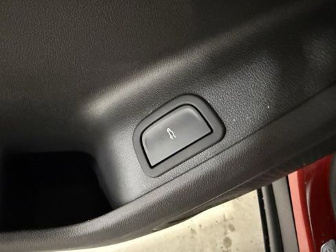 New 2026 Chevrolet Traverse Z71 w/ LPO, Floor Liner Package image 9