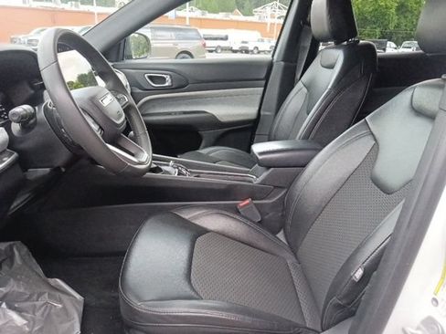 Used 2024 Jeep Compass Latitude AWD/4WD image 15
