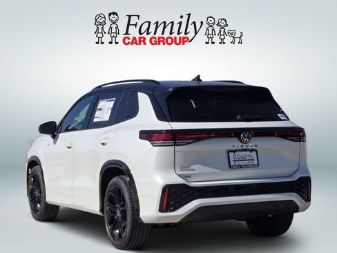 New 2026 Volkswagen Tiguan SE R-Line FWD image 3