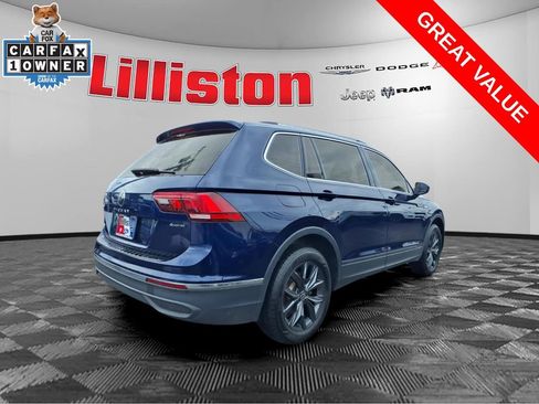 Used 2024 Volkswagen Tiguan SE w/ Panoramic Sunroof Package image 2