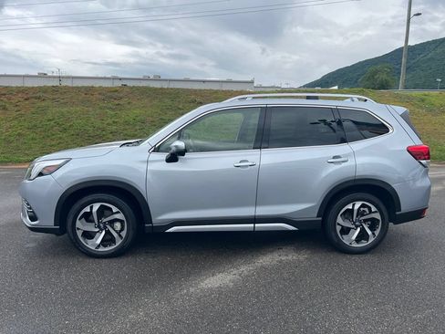 Used 2023 Subaru Forester Touring AWD/4WD image 2