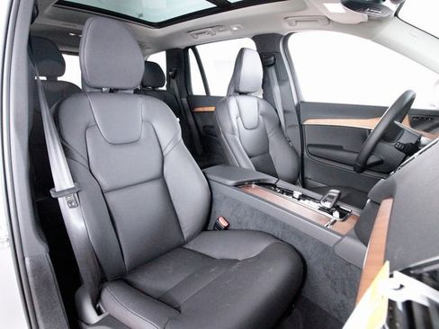 Certified 2025 Volvo XC90 B6 Plus w/ Protection Package Premier image 23