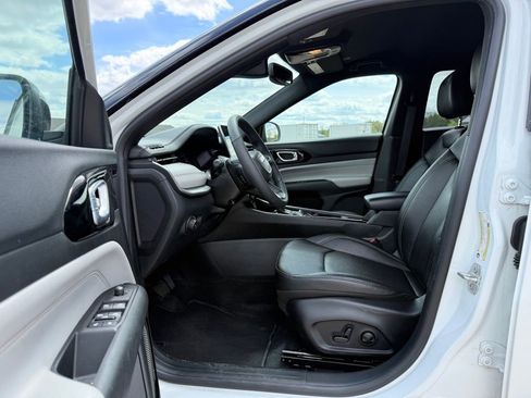 Used 2025 Jeep Compass Limited AWD/4WD image 8