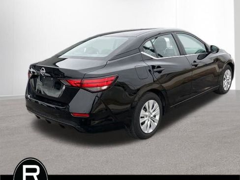 Used 2025 Nissan Sentra S image 4