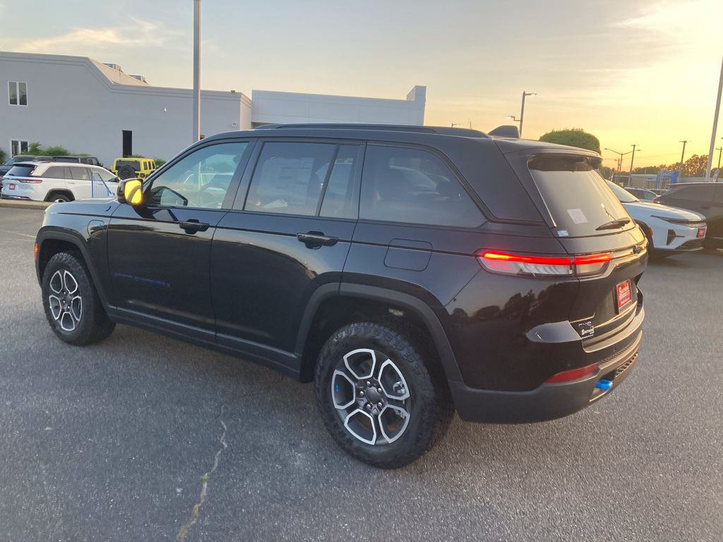 New 2024 Jeep Grand Cherokee Trailhawk w/ Advanced Protech Group II AWD/4WD image 3