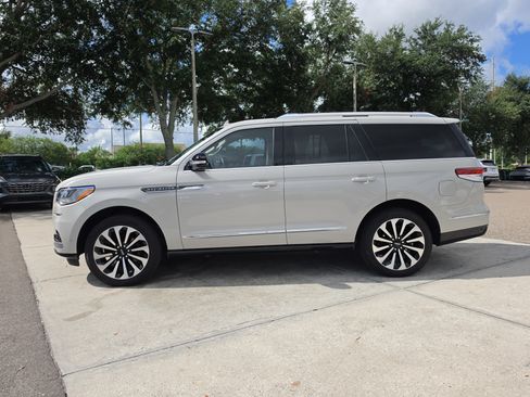 Used 2024 Lincoln Navigator Reserve AWD/4WD image 4