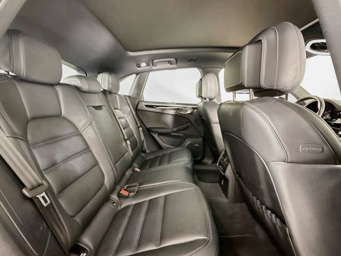 Certified 2024 Porsche Macan AWD/4WD image 19