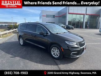 Used 2025 Chrysler Pacifica Select video 1