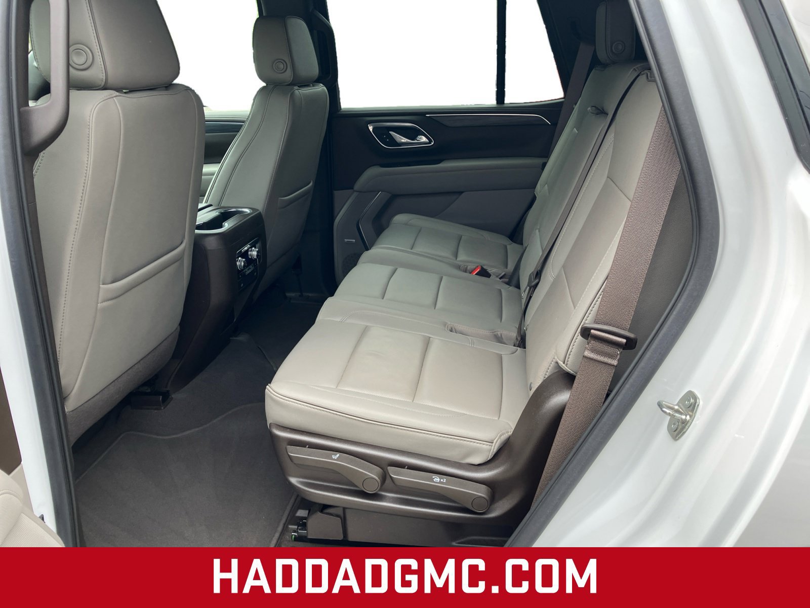 Certified 2022 GMC Yukon SLT w/ SLT Luxury Package AWD/4WD image 9