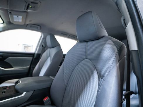 Certified 2023 Toyota Highlander LE image 6