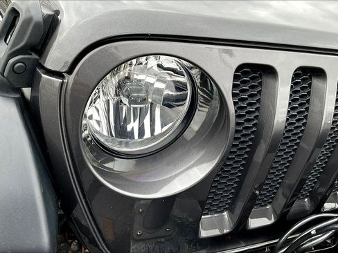 Used 2020 Jeep Wrangler Sport image 33