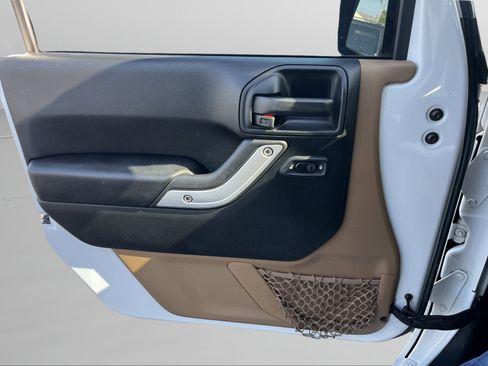 Used 2017 Jeep Wrangler Unlimited Rubicon w/ Cold Weather Group image 22