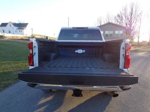 Used 2022 Chevrolet Silverado 2500 LT image 5