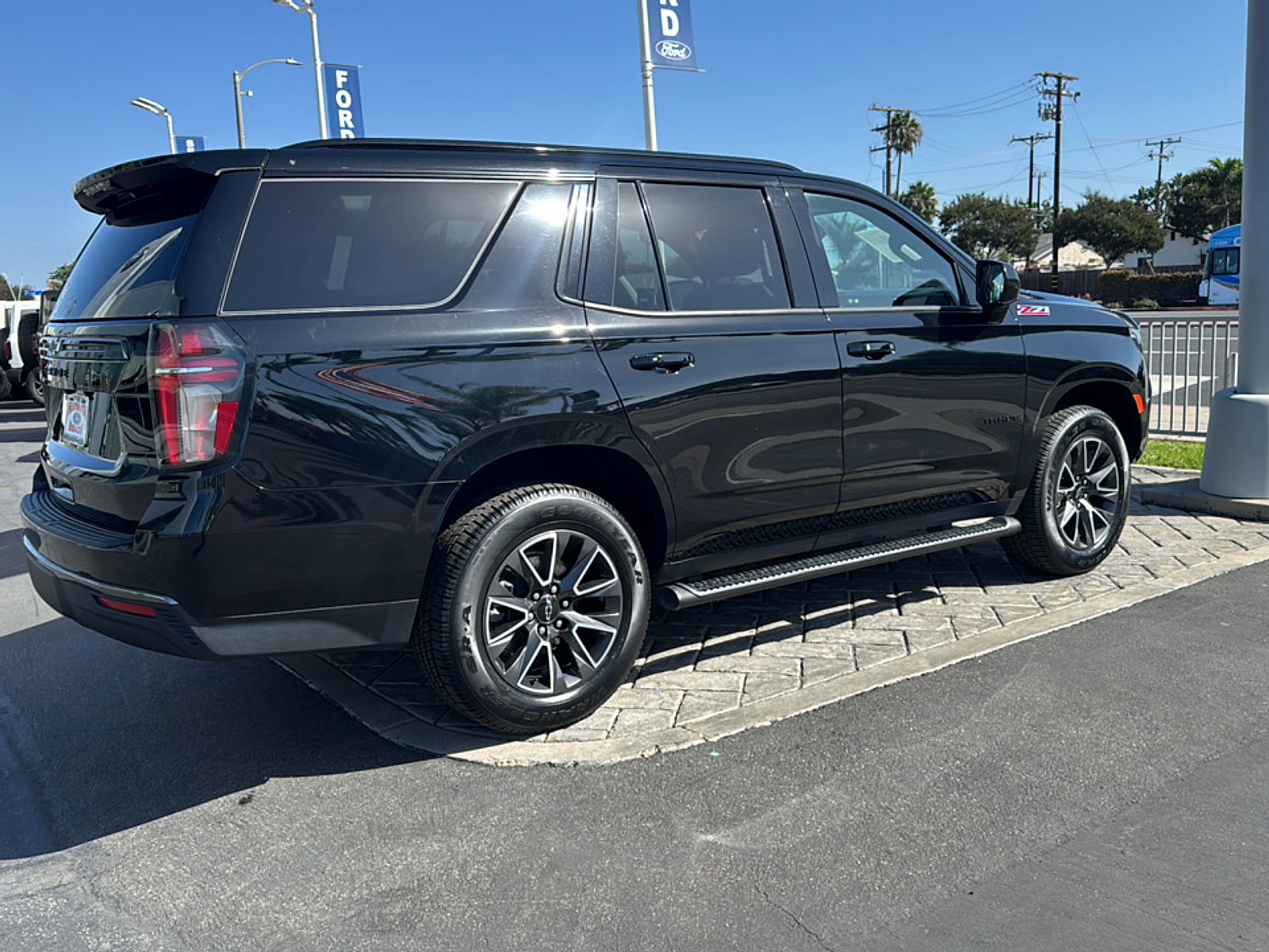 Used 2022 Chevrolet Tahoe Z71 AWD/4WD image 2