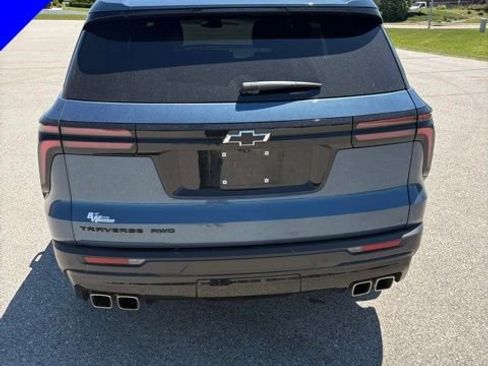 Used 2025 Chevrolet Traverse LT w/ Midnight/Sport Edition AWD/4WD image 5