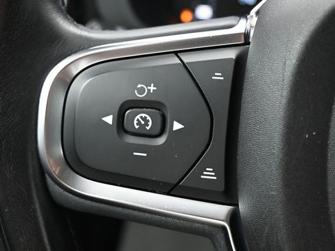 Used 2019 Volvo XC60 T5 Momentum w/ Premium Package image 31