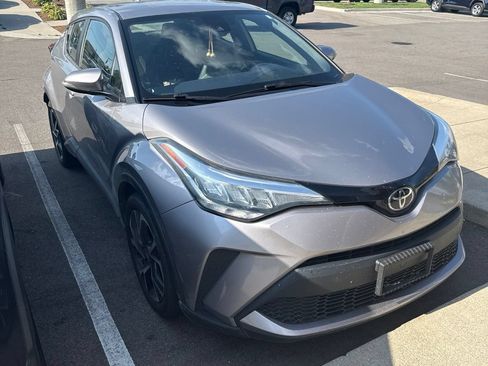 Used 2020 Toyota C-HR XLE FWD image 3