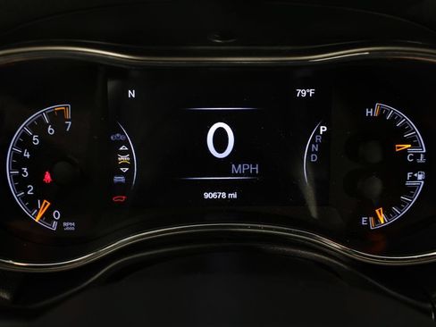 Used 2018 Jeep Grand Cherokee Altitude AWD/4WD image 11